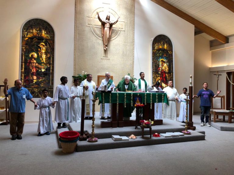 Indian-Mass-Altar-2